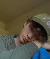 Hottie Noah!!  618cc5866e2e2.jpg