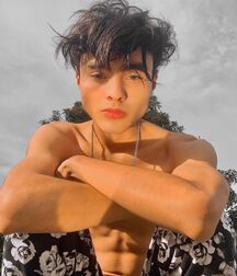 King Lou 2 618d7f17acd0a.jpg