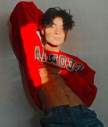 King Lou 2 618d7f35f311e.jpg