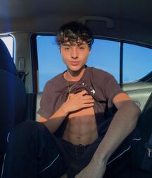 King Lou 3 618d80ac1d53a.jpg