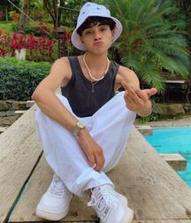 King Lou 3 618d80b754de1.jpg