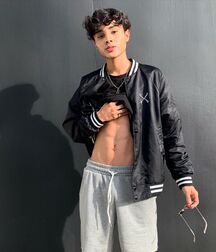 King Lou 3 618d80c152f16.jpg