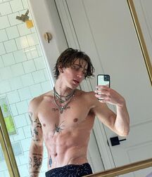 Hottie Vinnie!!  618e8243af6fa.jpg