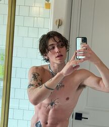 Hottie Vinnie!!  618e82457489d.jpg