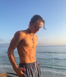 Hottie Vinnie!!  618e824aa8bbb.jpg