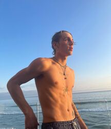 Hottie Vinnie!!  618e824e1cb91.jpg