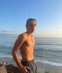 Hottie Vinnie!!  618e824fd576a.jpg