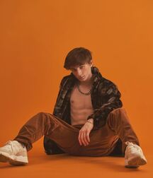 Hottie Luke!! 618e8298c7e22.jpg