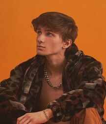 Hottie Luke!! 618e829ab335c.jpg