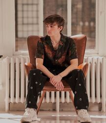 Hottie Luke!! 618e829f023a9.jpg