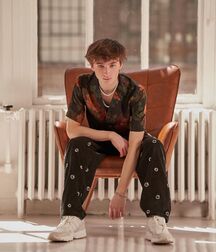 Hottie Luke!! 618e82a0bad57.jpg