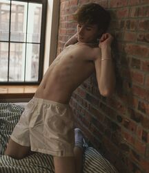 Hottie Luke!! 618e82a5d9179.jpg