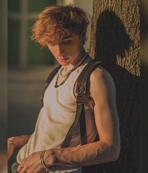 Hottie Luke!! 618e82a9365b7.jpg