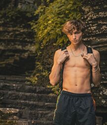 Hottie Luke!! 618e82ab059ac.jpg