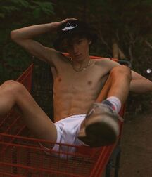Hottie Luke!! 618e82ae64549.jpg