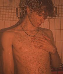 Hottie Luke!! 618e82b76ba8a.jpg