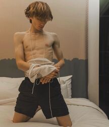 Hottie Luke!! 618e82bec3074.jpg