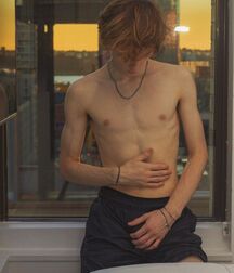 Hottie Luke!! 618e82c3d9126.jpg