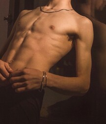 Hottie Luke!! 618e82c58e3b9.jpg