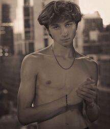 Hottie Luke!! 618e82c75c743.jpg