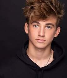 Hottie Parker!!  619f2b260b22c.jpg