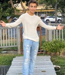 Bday Boy Eric!!  61a2c6b9d41f2.jpg