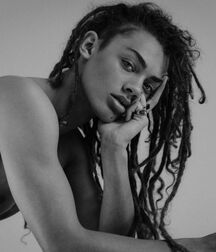 Hot Model Solly!!  61a387993ecb4.jpg