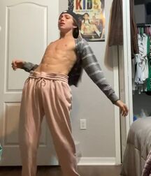 Hump Night Boyzzzzz!! 61a819fcd708b.jpg