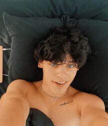 YouTube Hottie Tyler!!  61b5235c50949.jpg