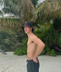 Hump Day Boyzzzzz!! 61bb2d71a5026.jpg