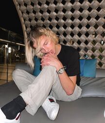 Thursday Boyzzzzz!! 61bb8e6195406.jpg