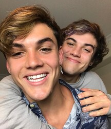 Bday Twins!!  61bb93ef6e1d1.jpg