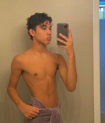 New Boy Richie!!  61bf46cd0ff13.jpg