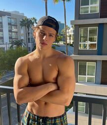 Monday Boyzzzzz!! 61c0f6d3eefca.jpg
