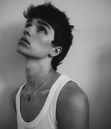 Out Model Jace!!  61c26ad49893e.jpg
