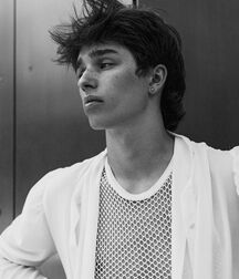 Out Model Jace!!  61c26ae301087.jpg