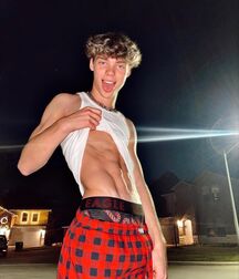 Christmas Eve Boyzzzzz!! 61c6593322ab4.jpg