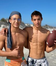 Christmas Boyzzzzz!! 61c776465c0bd.jpg