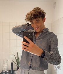 Happy 19th Max Mies  61d6ef8b7df4a.jpg