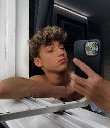 Happy 19th Max Mies  61d6ef9b5f211.jpg