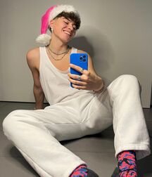 New Boy Kris!!  61d88aca13be8.jpg