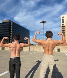 Bonus Boyzzzzz!!  61dbc2e2ced24.jpg