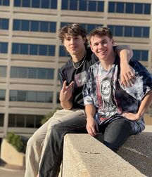 Bonus Boyzzzzz!!  61dbc2e68584d.jpg