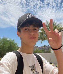 Bday Boy Avi!!  61dbcd0db1993.jpg