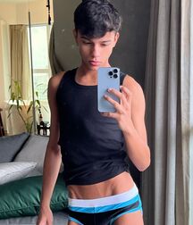 Monday Boyzzzzz!!  61dce3930be11.jpg