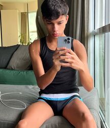Monday Boyzzzzz!!  61dce395991d3.jpg