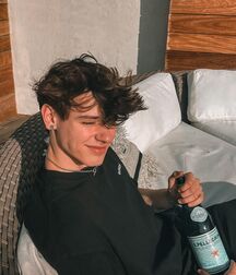 Thursday Boyzzzzz!! 61e0d3957a50d.jpg