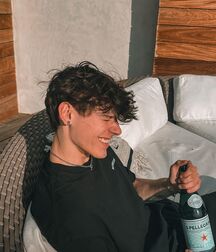 Thursday Boyzzzzz!! 61e0d399432a6.jpg