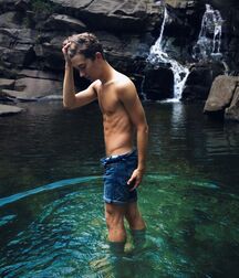 Hot Model Christopher!! 61e100c440fdc.jpg