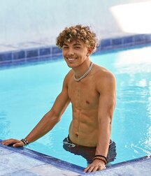 Hot Model Trent!!  61e47ec326068.jpg